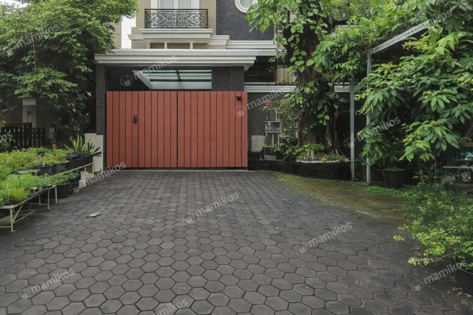 Rumah Sertifikat SHM 8 Kamar Tidur 6 Kamar Mandi Jatinegara Jakarta Timur