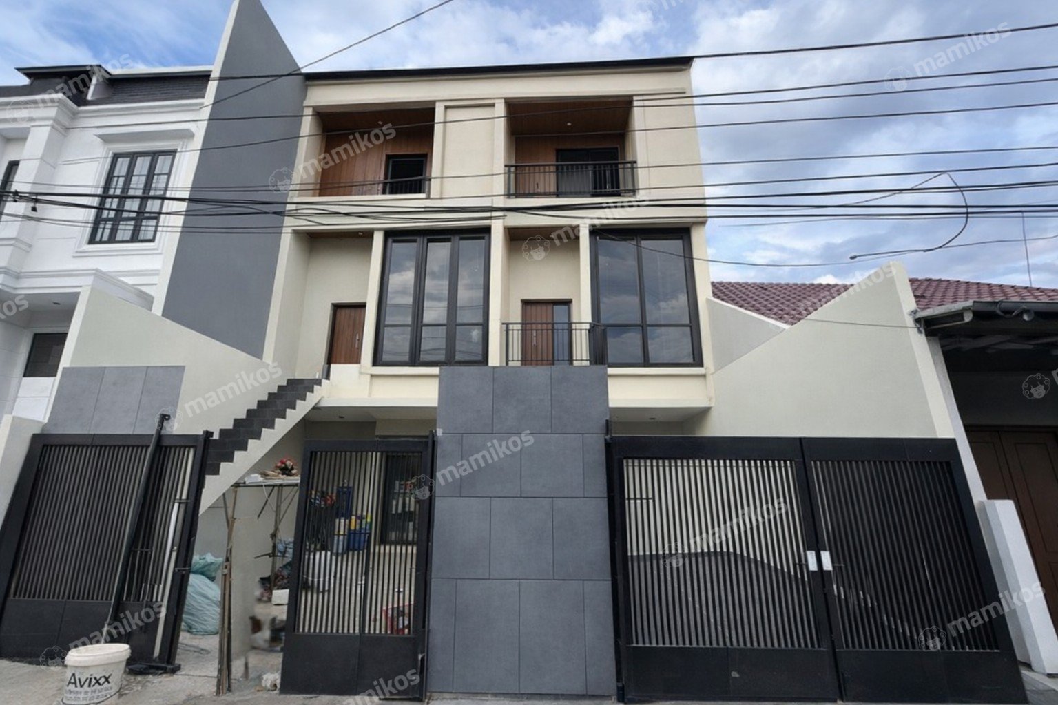 Rumah Sertifikat SHM 5 Kamar Tidur 4 Kamar Mandi Palmerah Jakarta Barat