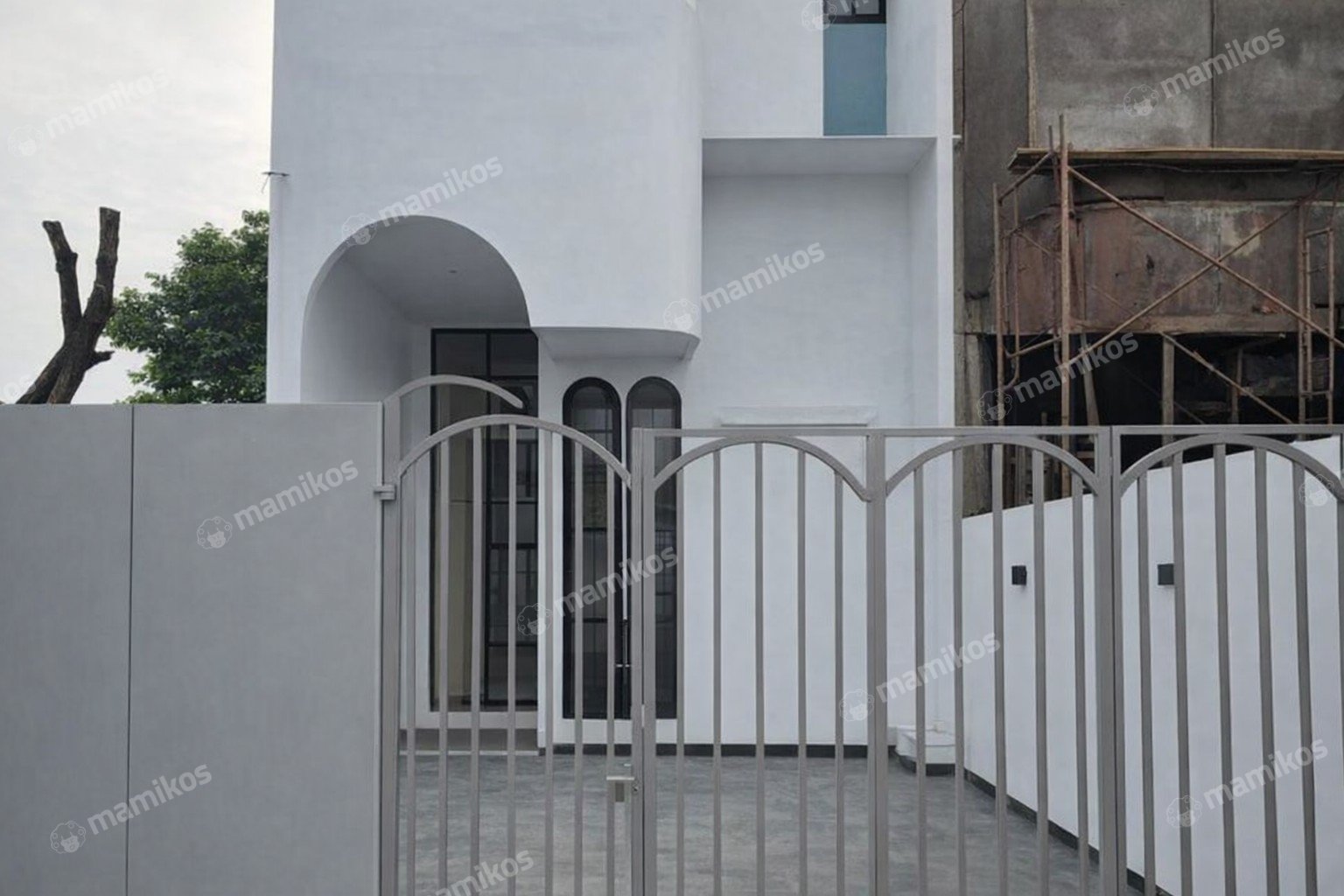 Rumah Sertifikat SHM 4 Kamar Tidur 3 Kamar Mandi Joglo Jakarta Barat