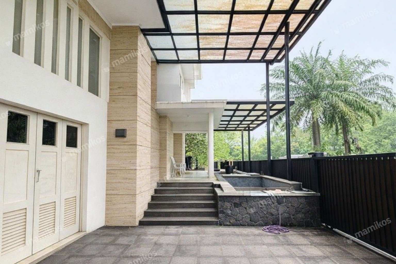 Rumah Sertifikat SHM 8 Kamar Tidur 9 Kamar Mandi Citra Grand Jakarta Timur
