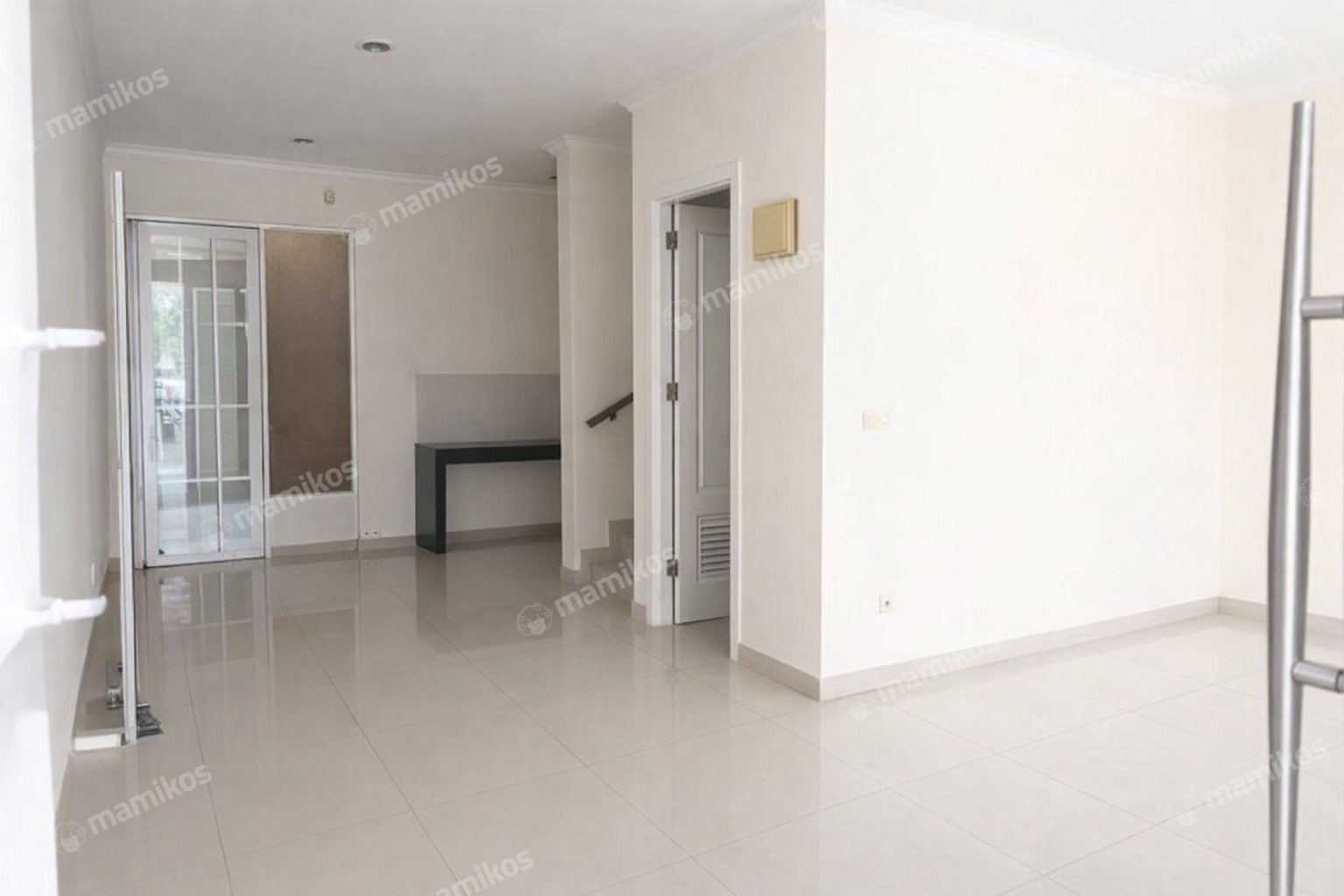 Rumah Sertifikat SHM 3 Kamar Tidur 3 Kamar Mandi Green Lake City Jakarta Barat