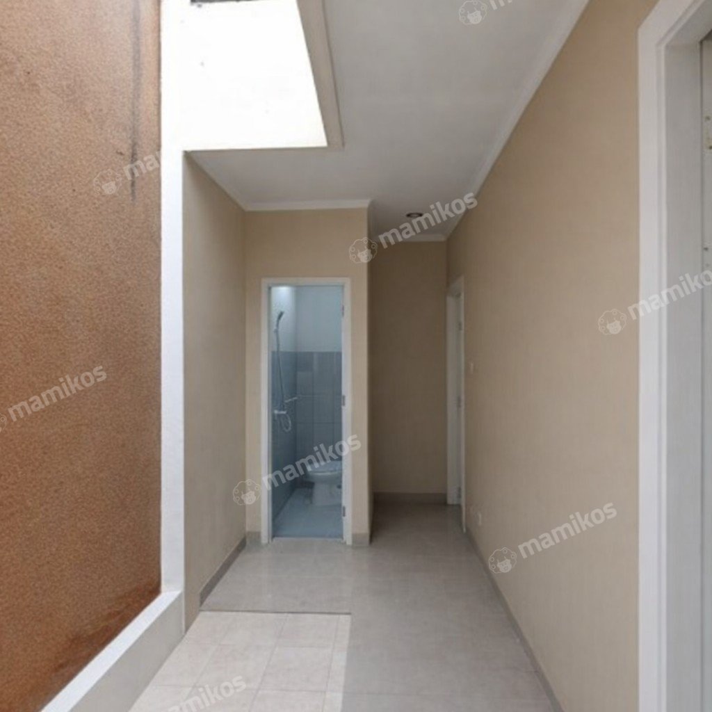 Rumah Sertifikat SHM 3 Kamar Tidur 3 Kamar Mandi Green Lake City Jakarta Barat - Photo 5