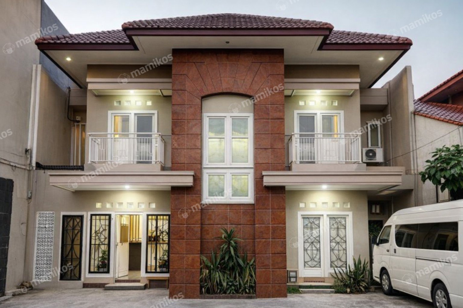 Rumah Sertifikat SHM 12 Kamar Tidur 5 Kamar Mandi Senopati Jakarta Selatan