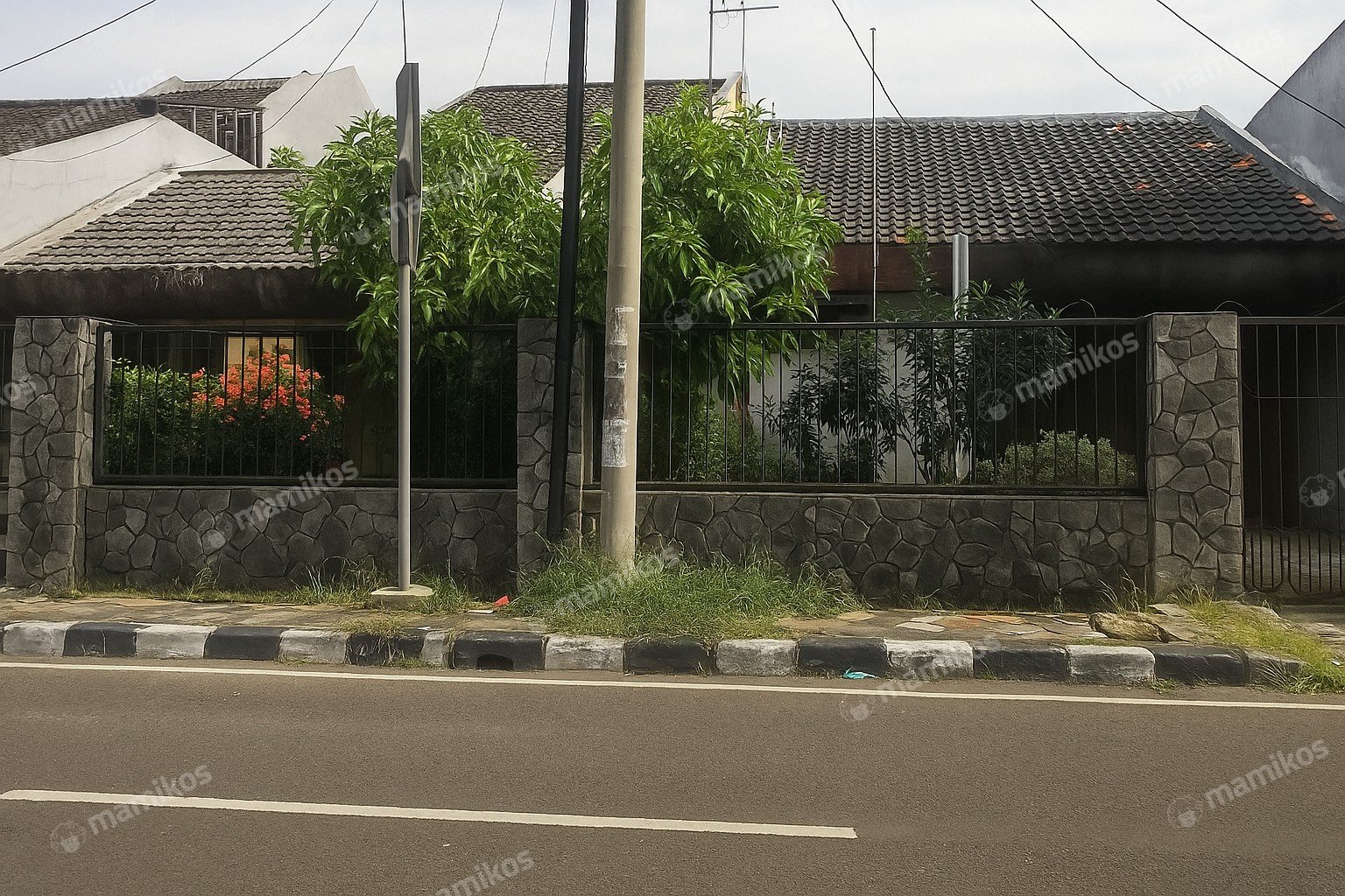 Rumah Sertifikat SHM 8 Kamar Tidur 8 Kamar Mandi Pondok Indah Jakarta Selatan