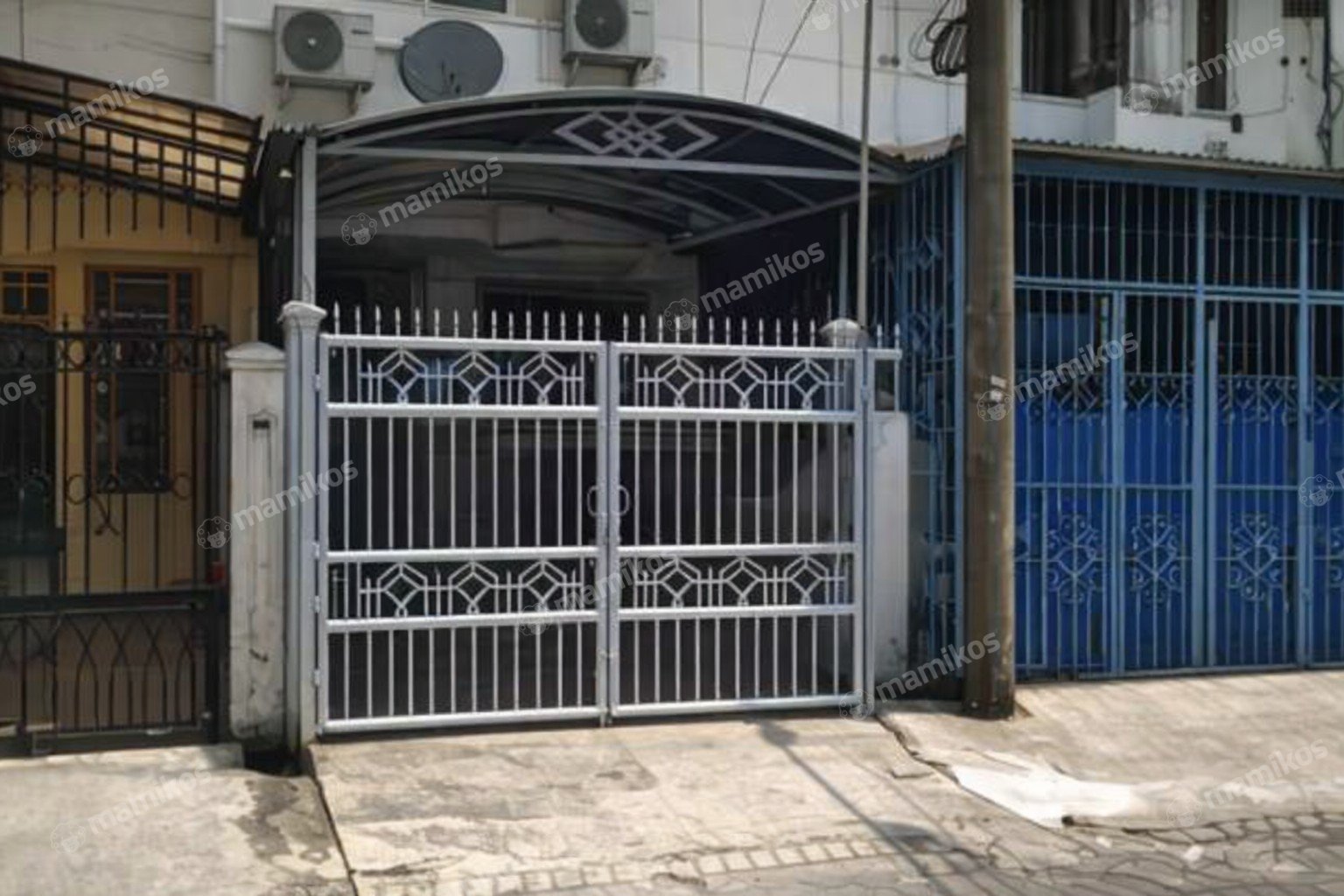 Rumah Sertifikat SHM 20 Kamar Tidur 2 Kamar Mandi Taman Palem Jakarta Barat
