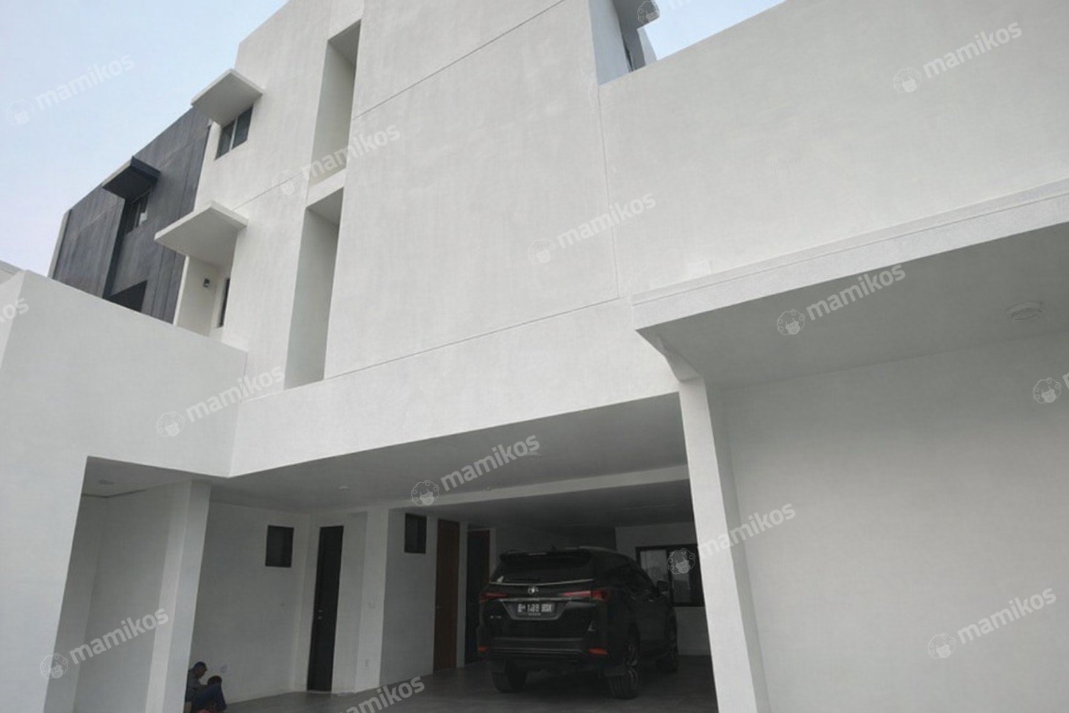 Rumah 5 Kamar Tidur 4 Kamar Mandi 4 Lantai Kemang Jakarta Selatan