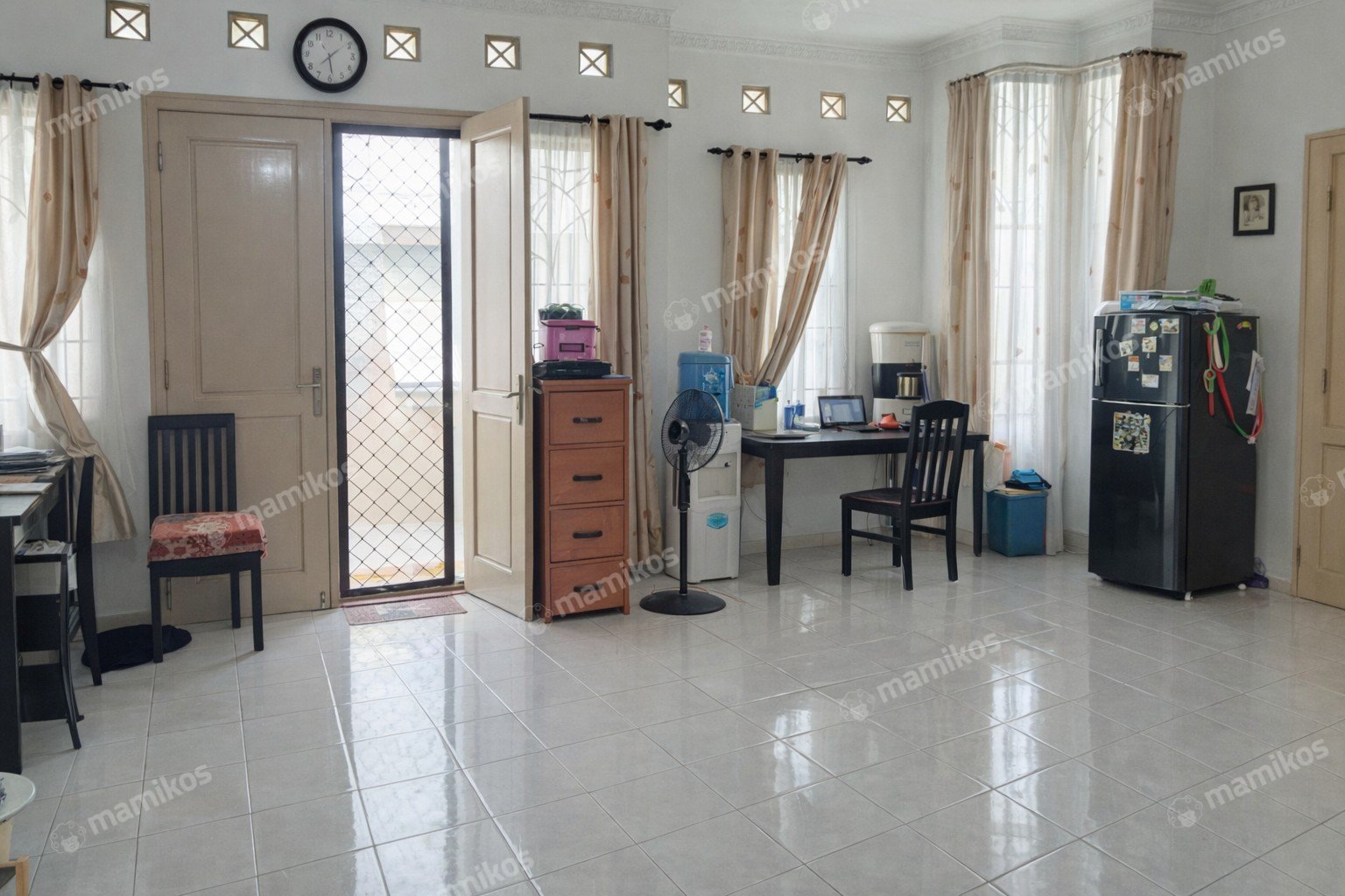 Rumah Sertifikat SHM 5 Kamar Tidur 4 Kamar Mandi Puri Indah Jakarta Barat