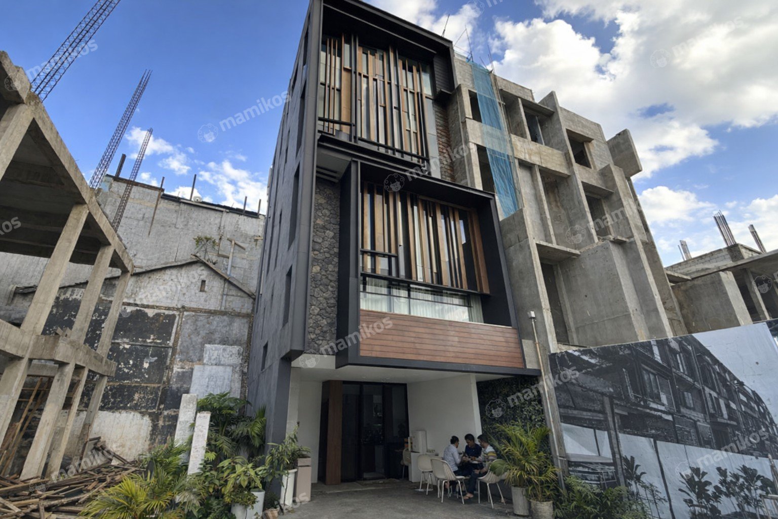 Rumah Sertifikat SHM 4 Kamar Tidur 4 Kamar Mandi Gatot Subroto Jakarta Selatan