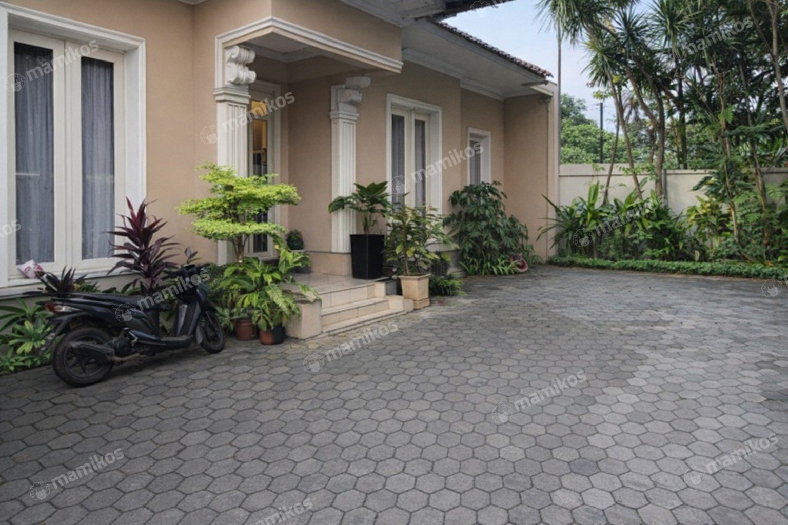 Rumah Sertifikat SHM 6 Kamar Tidur 4 Kamar Mandi Kemang Jakarta Selatan