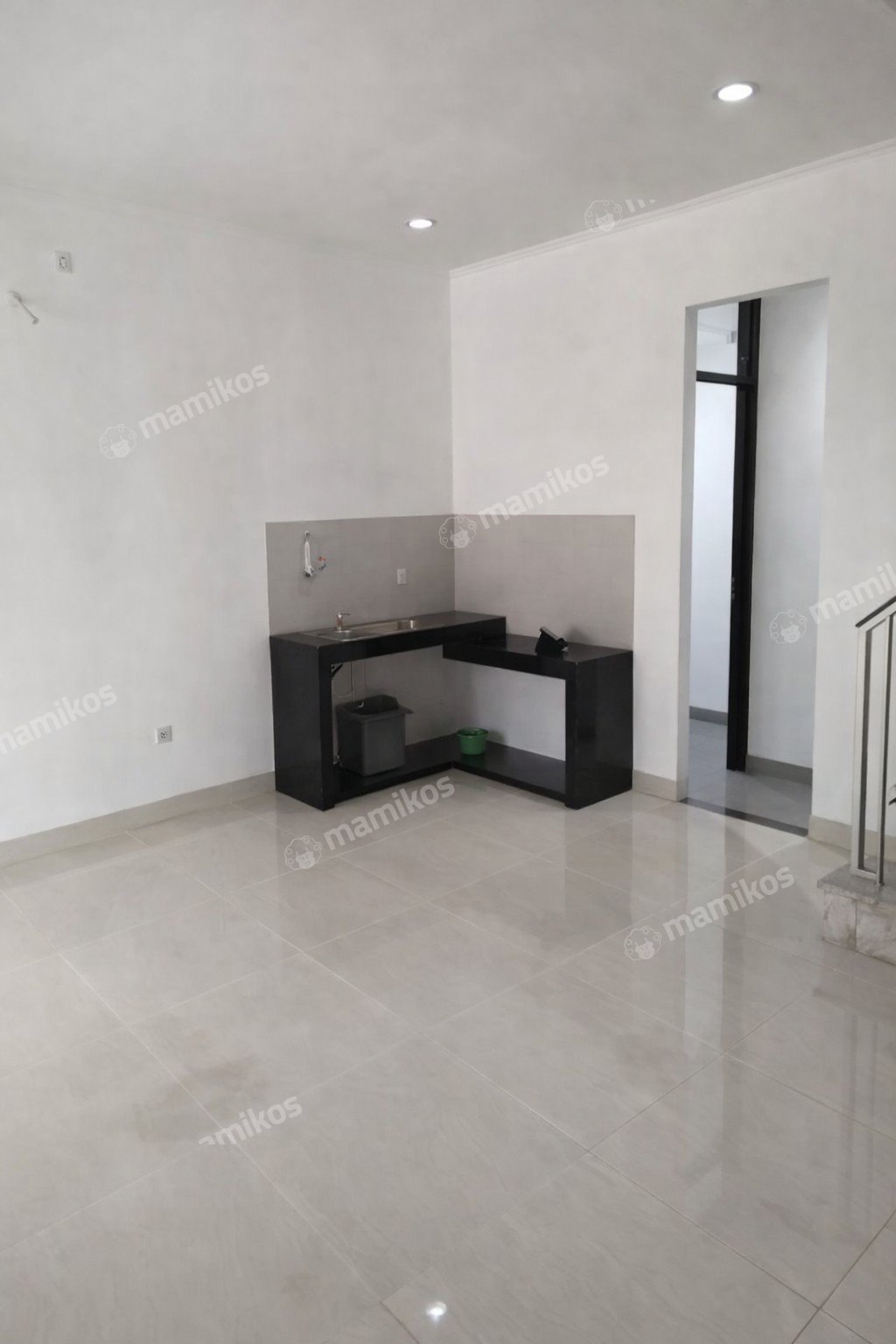 Rumah 3 Kamar Tidur 2 Kamar Mandi 3 Lantai Pantai Indah Kapuk Jakarta Utara - Photo 2