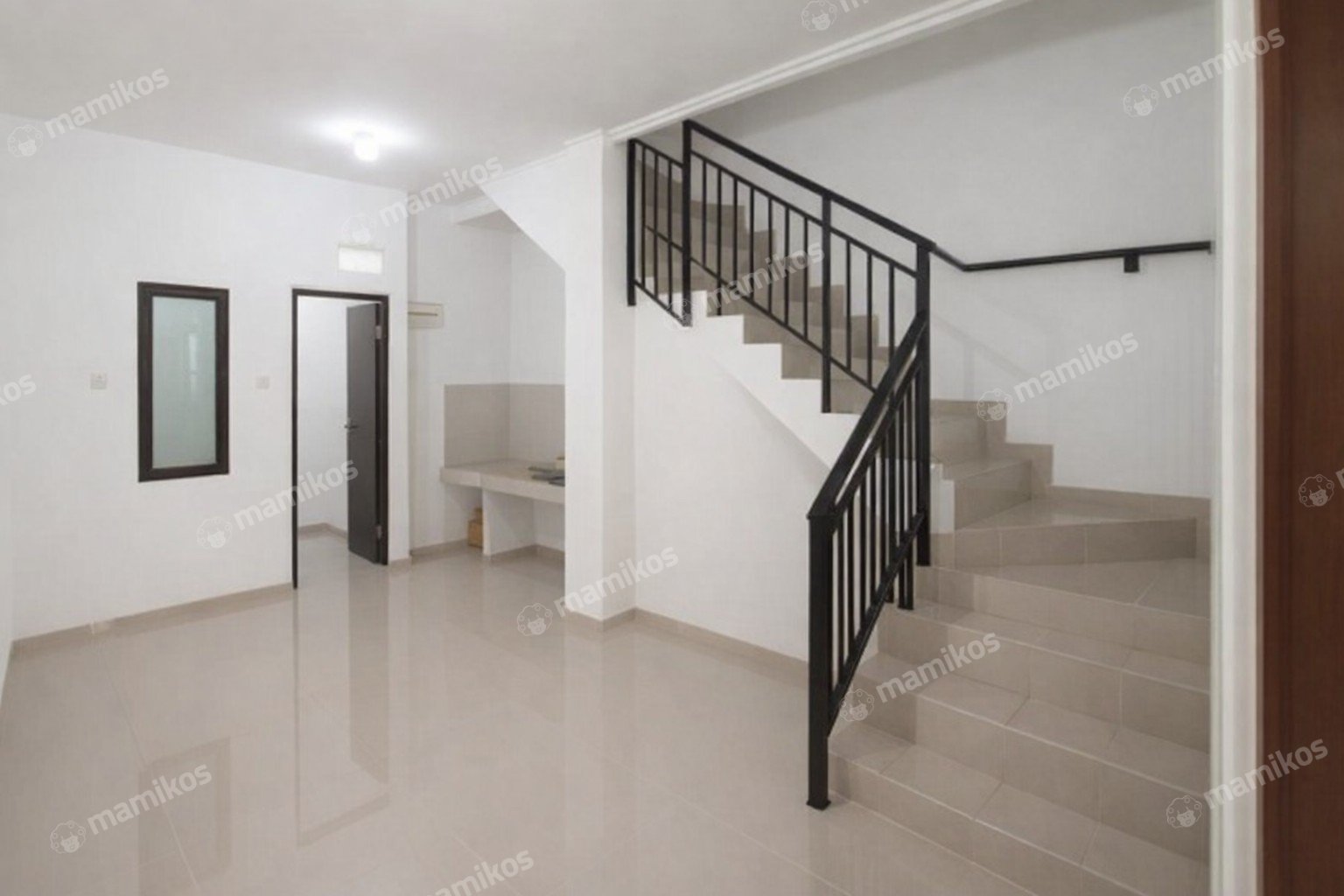 Rumah Sertifikat SHM 4 Kamar Tidur 3 Kamar Mandi Tanjung Duren Jakarta Barat - Photo 2