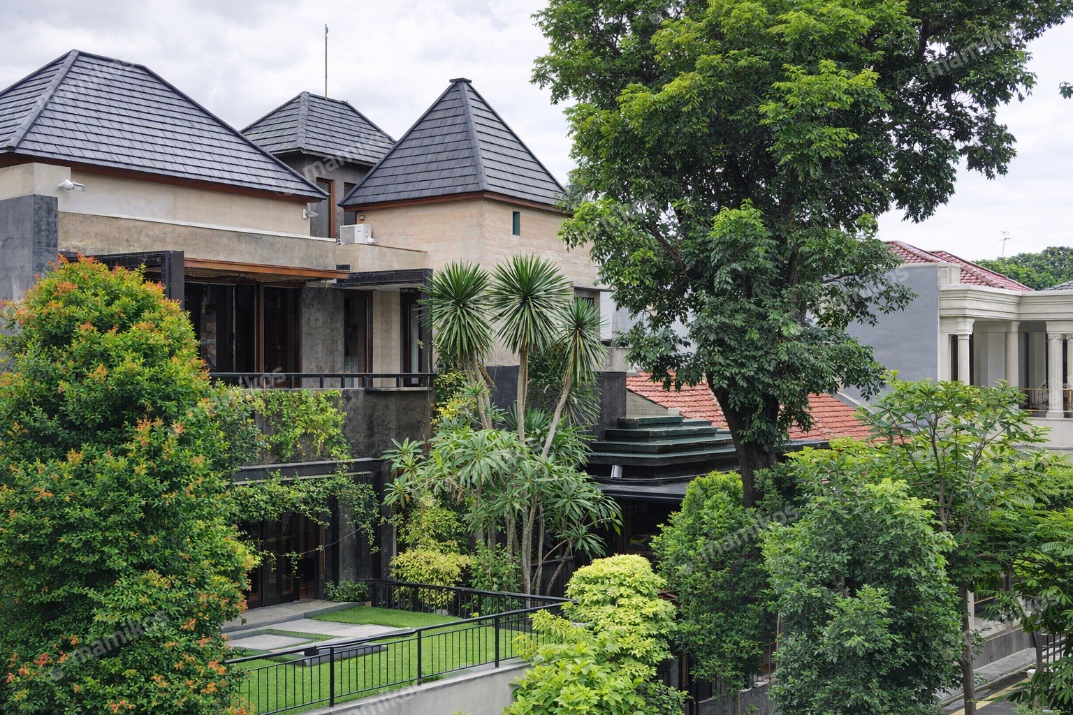 Rumah Sertifikat SHM 4 Kamar Tidur 4 Kamar Mandi Pondok Indah Jakarta Selatan