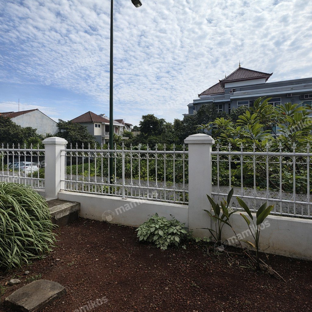 Rumah Sertifikat SHM 5 Kamar Tidur 5 Kamar Mandi Cibubur Jakarta Timur - Photo 3