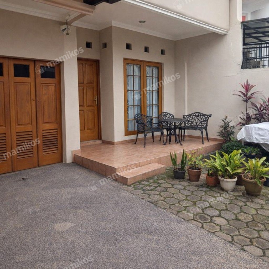 Rumah Sertifikat SHM 5 Kamar Tidur 5 Kamar Mandi Kebon Jeruk Jakarta Barat - Photo 2