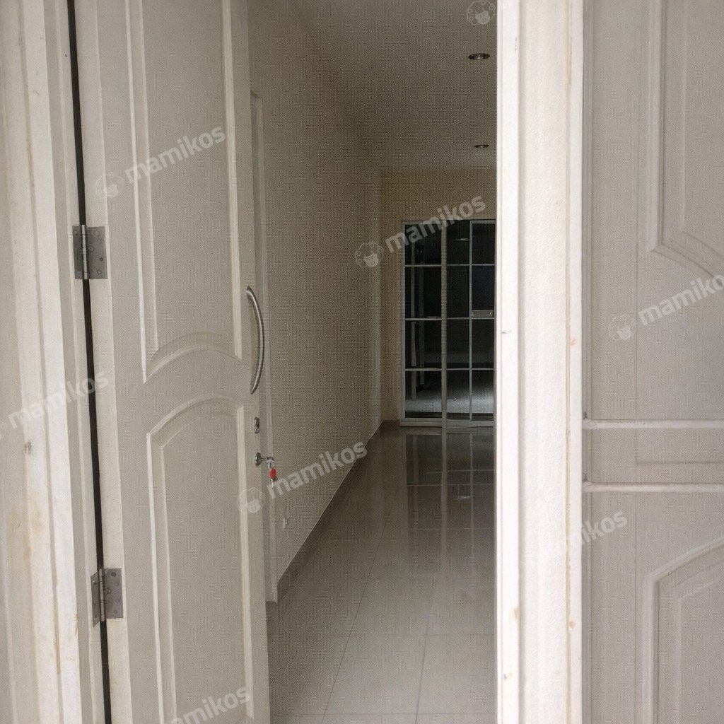 Rumah Sertifikat SHM 4 Kamar Tidur 3 Kamar Mandi Green Lake City Jakarta Barat - Photo 2