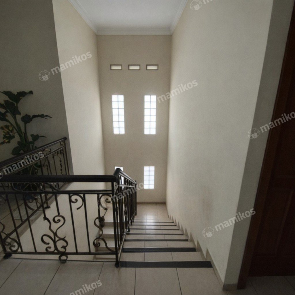 Rumah Sertifikat SHM 5 Kamar Tidur 5 Kamar Mandi Kembangan Jakarta Barat - Photo 2