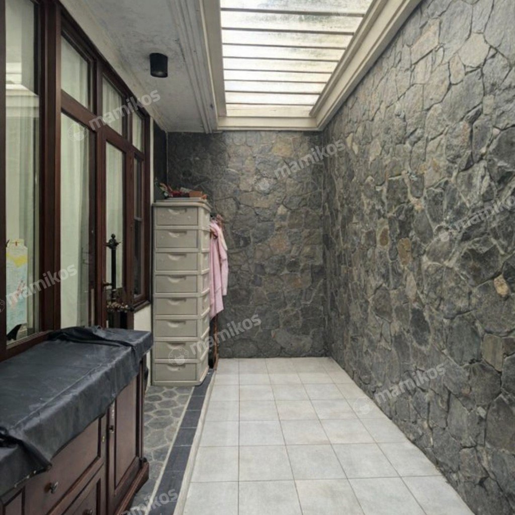 Rumah Sertifikat SHM 4 Kamar Tidur 3 Kamar Mandi Pondok Indah Jakarta Selatan - Photo 2