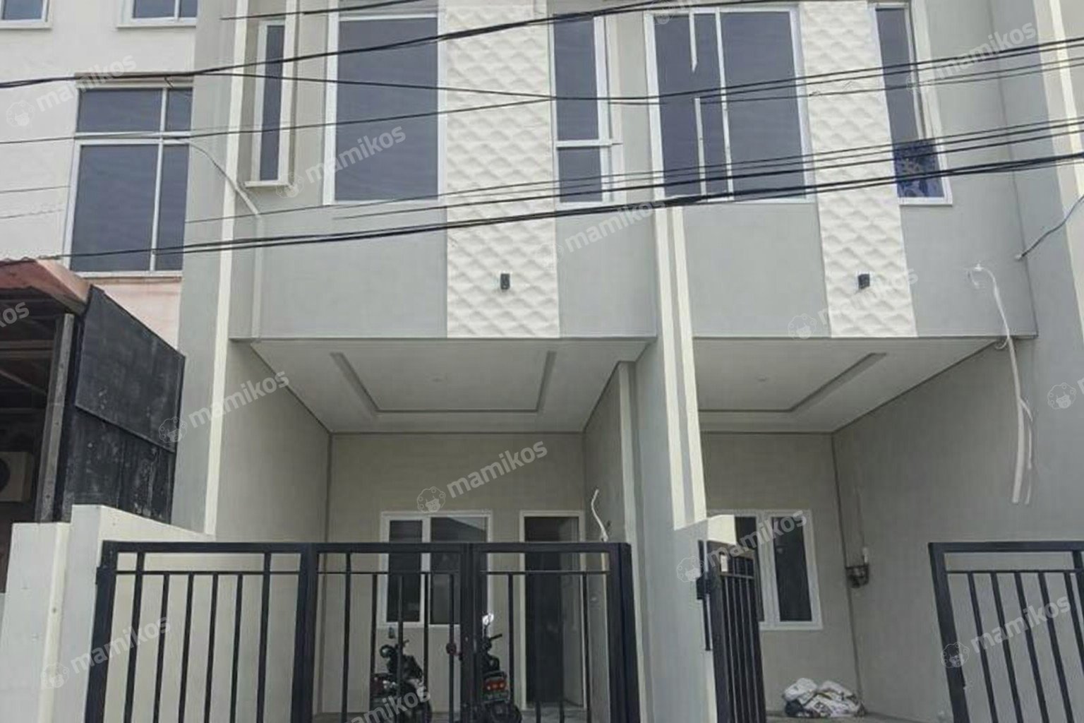 Rumah Sertifikat SHM 3 Kamar Tidur 3 Kamar Mandi Tomang Jakarta Barat