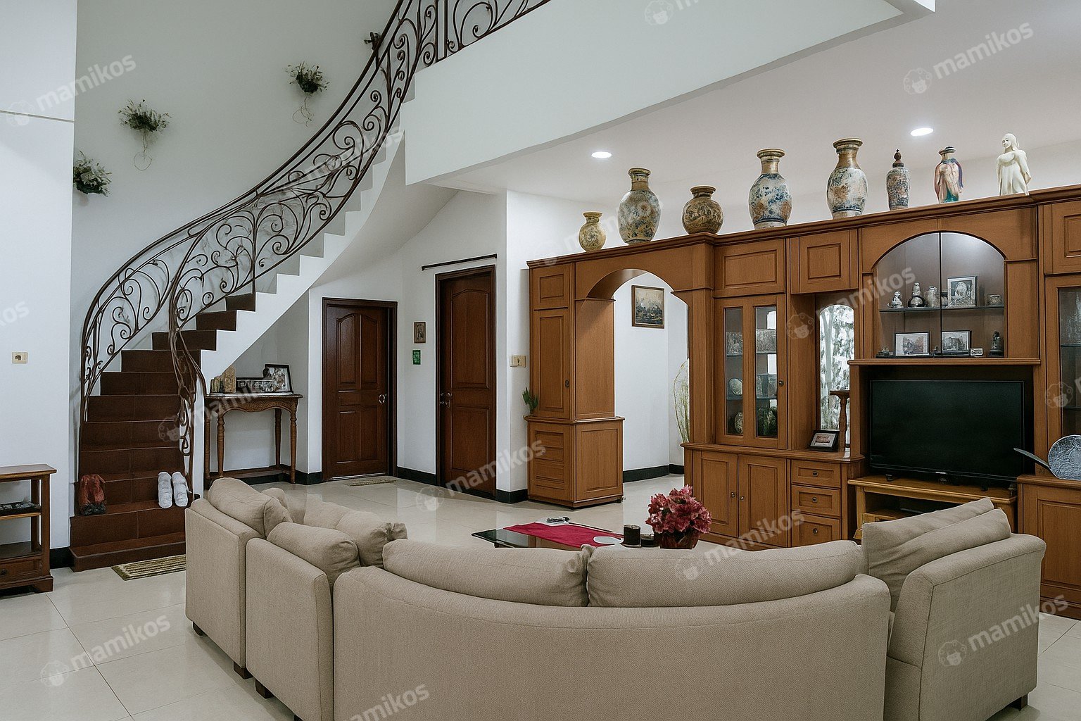 Rumah Sertifikat SHM 5 Kamar Tidur 5 Kamar Mandi Taman Palem Jakarta Barat