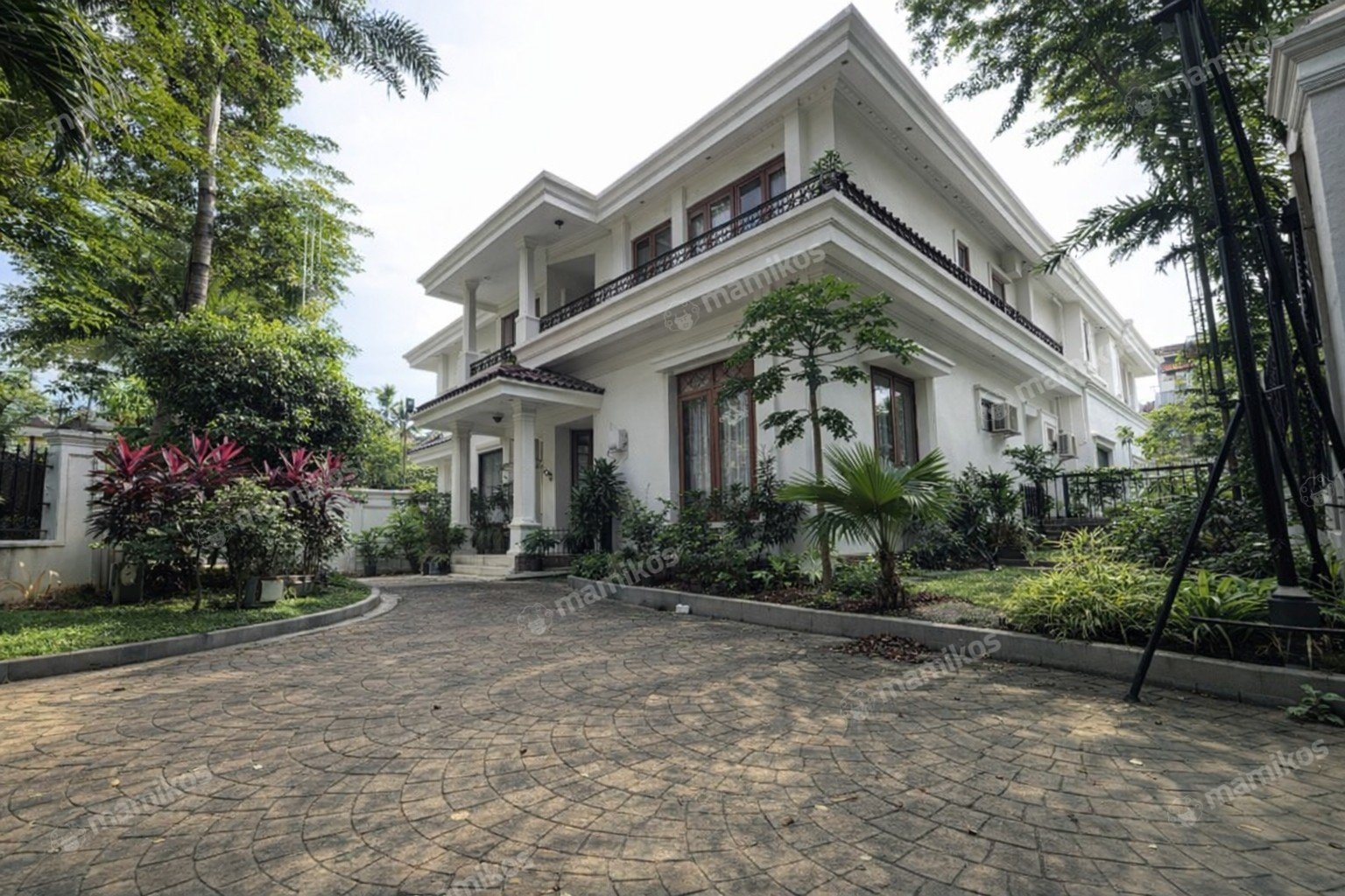 Rumah Sertifikat SHM 9 Kamar Tidur 7 Kamar Mandi Kuningan Jakarta Selatan