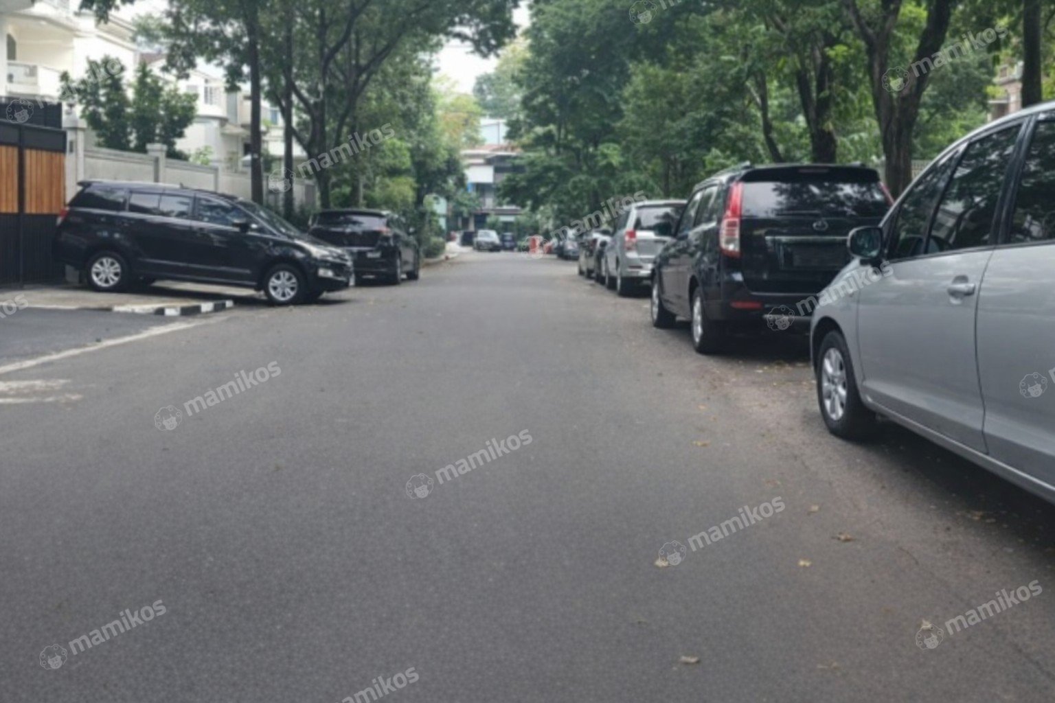 Rumah Sertifikat HGB 6 Kamar Tidur 4 Kamar Mandi Tanjung Duren Jakarta Barat - Photo 3