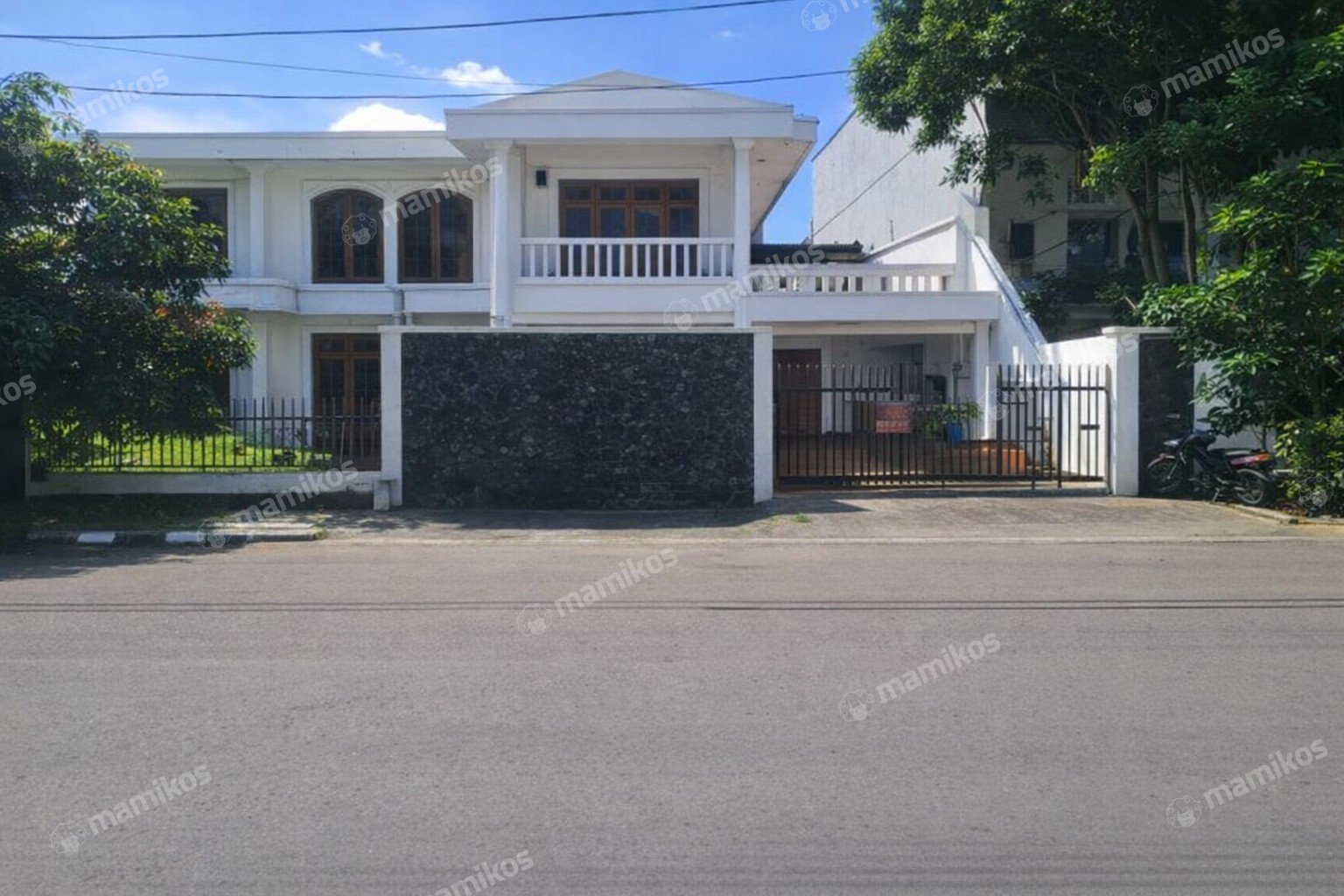 Rumah Sertifikat SHM 5 Kamar Tidur 7 Kamar Mandi Pulomas Jakarta Timur
