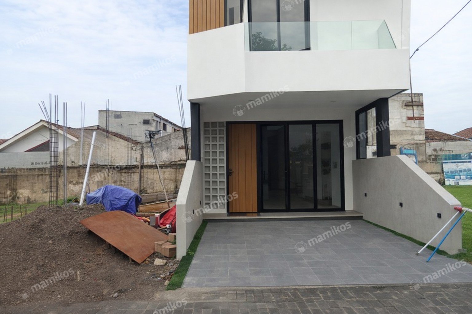 Rumah Sertifikat SHM 3 Kamar Tidur 3 Kamar Mandi Cirendeu Jakarta Selatan