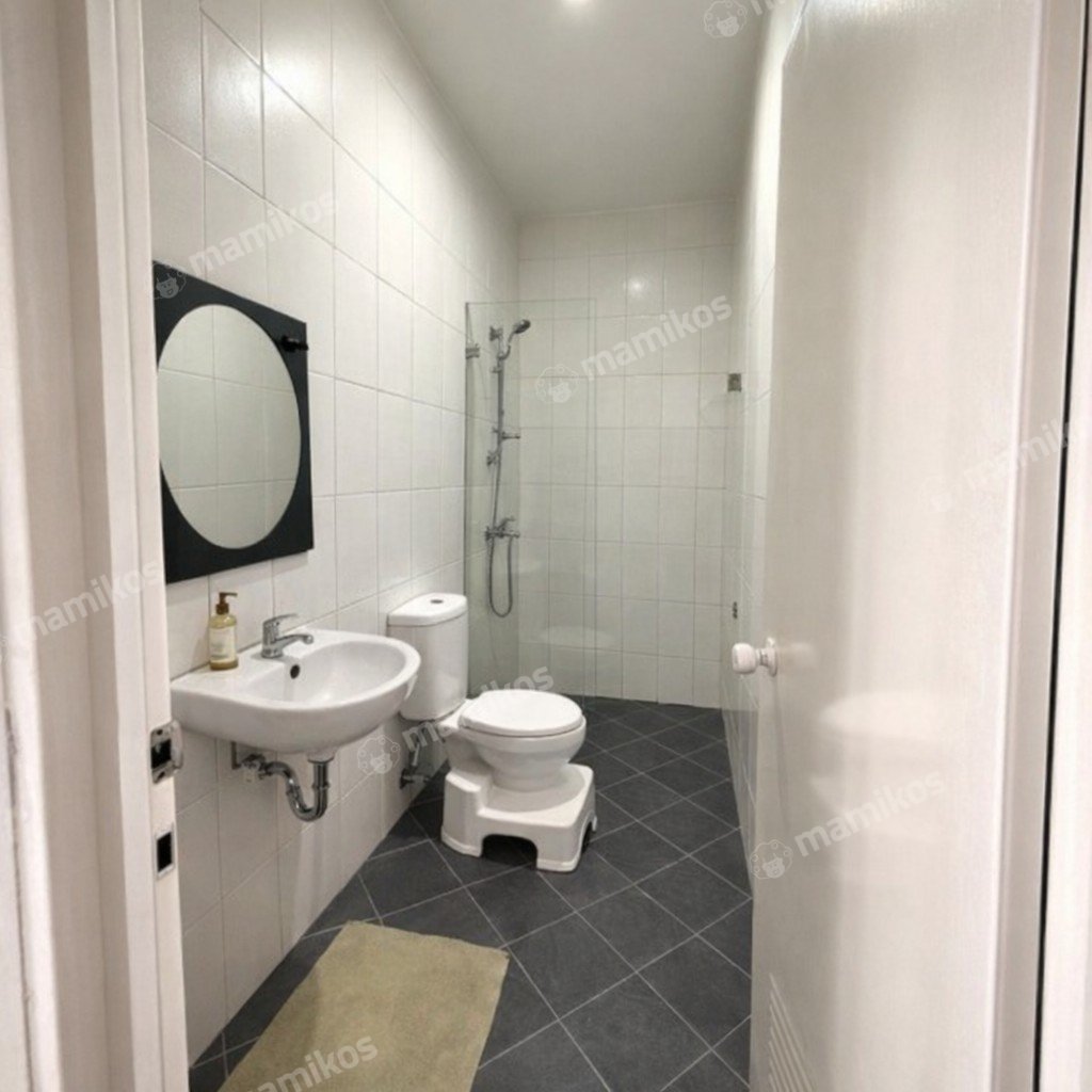 Rumah Sertifikat SHM 6 Kamar Tidur 6 Kamar Mandi Taman Ratu Jakarta Barat - Photo 4