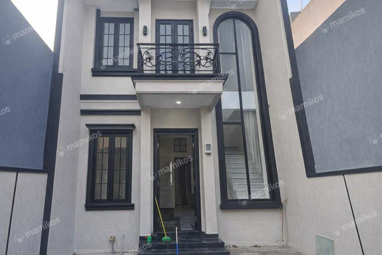 Rumah Sertifikat SHM 3 Kamar Tidur 3 Kamar Mandi Taman Ratu Jakarta Barat