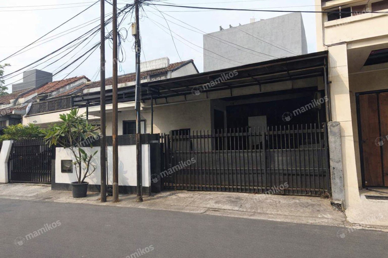 Rumah Sertifikat SHM 6 Kamar Tidur 4 Kamar Mandi Guntur Jakarta Selatan