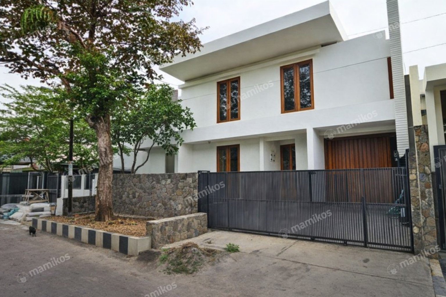 Rumah Sertifikat SHM 5 Kamar Tidur 4 Kamar Mandi Lebak Bulus Jakarta Selatan