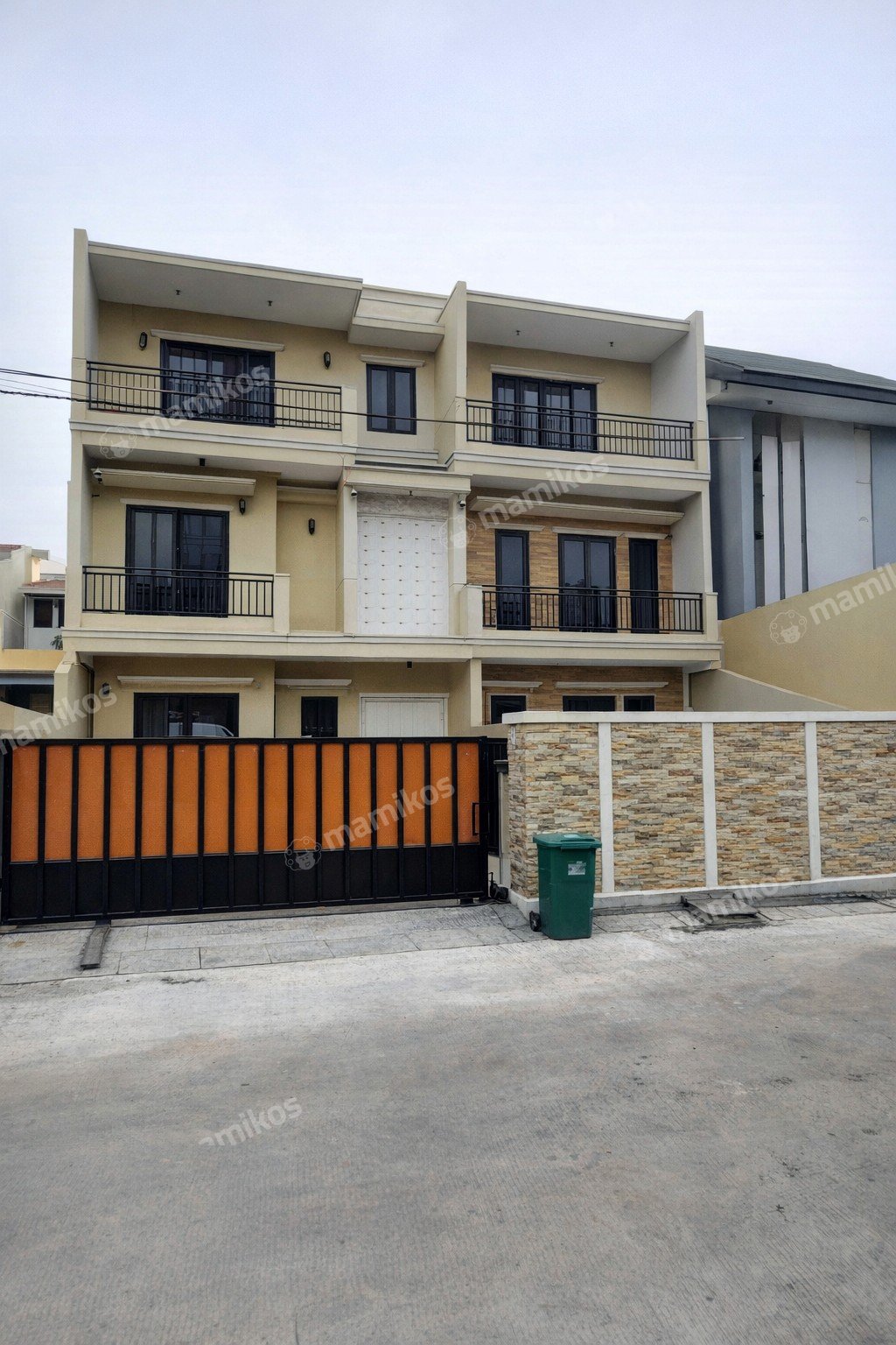 Rumah Sertifikat SHM 7 Kamar Tidur 6 Kamar Mandi Kav DKI Jakarta Barat - Photo 3