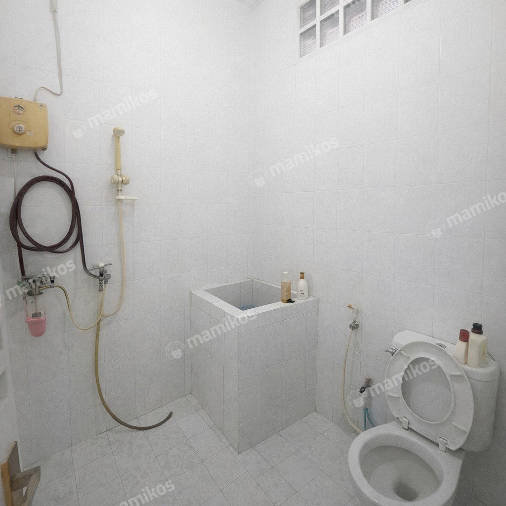 Rumah Sertifikat SHM 3 Kamar Tidur 2 Kamar Mandi Taman Kota Jakarta Barat - Photo 5