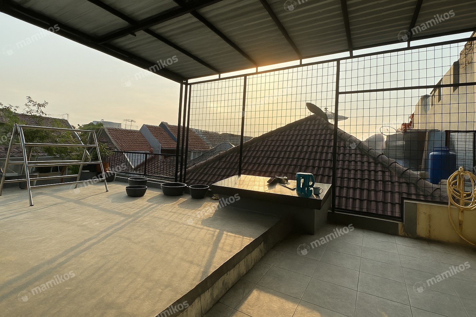 Rumah Sertifikat SHM 4 Kamar Tidur 4 Kamar Mandi Taman Palem Jakarta Barat