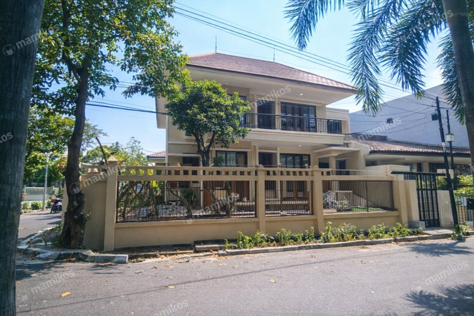 Rumah Sertifikat SHM 4 Kamar Tidur 4 Kamar Mandi Pondok Indah Jakarta Selatan