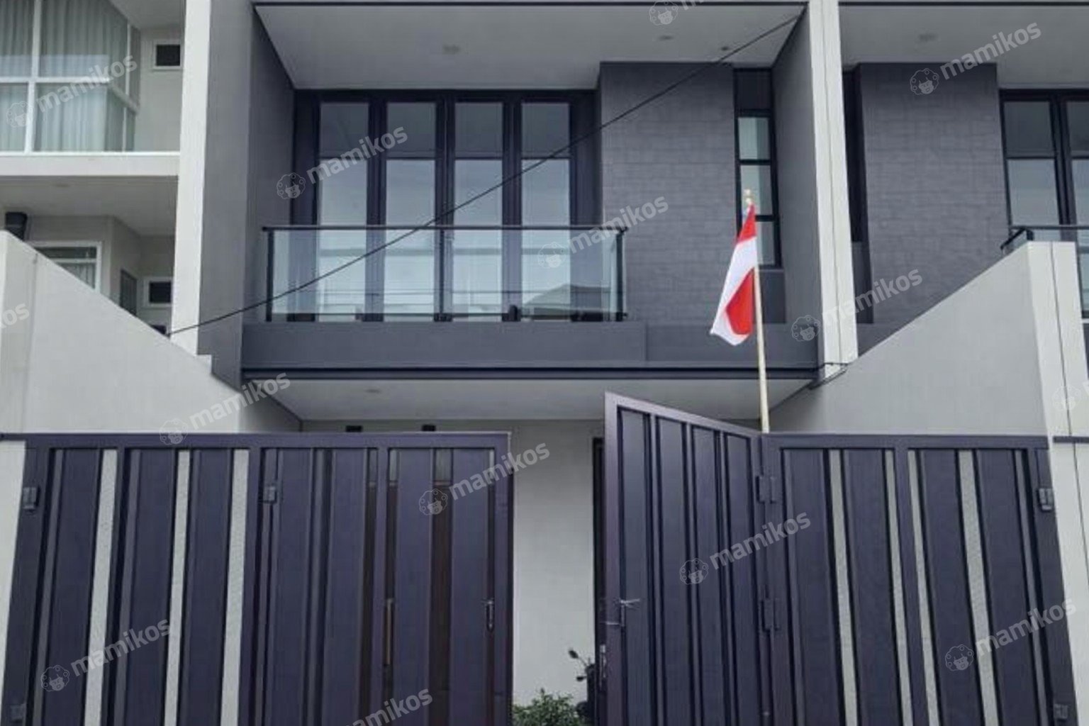Rumah Sertifikat SHM 4 Kamar Tidur 4 Kamar Mandi Sunrise Garden Jakarta Barat