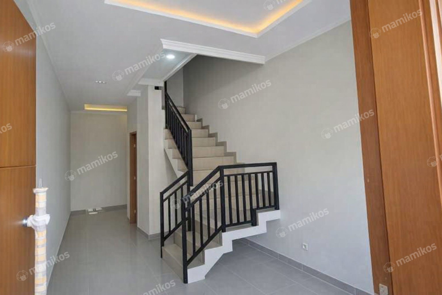 Rumah Sertifikat SHM 3 Kamar Tidur 3 Kamar Mandi Taman Ratu Jakarta Barat