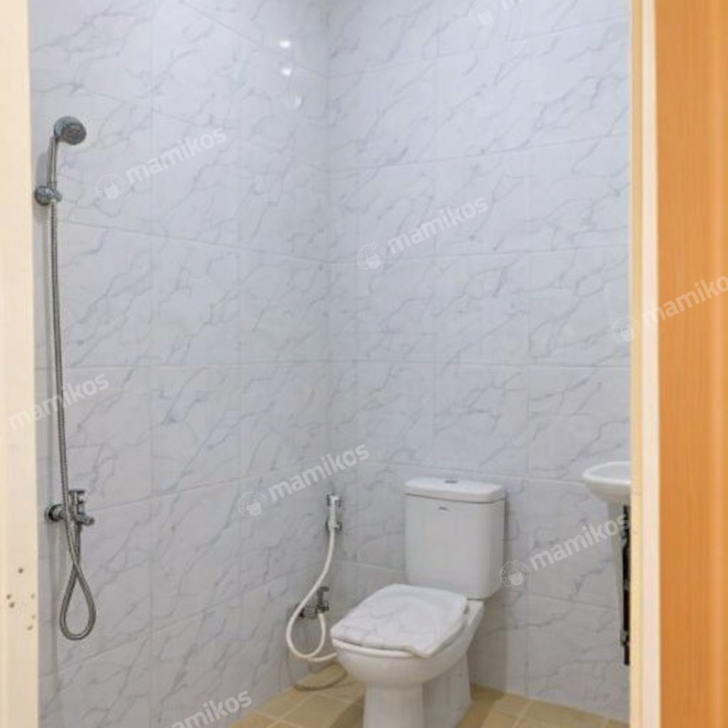Rumah Sertifikat SHM 3 Kamar Tidur 3 Kamar Mandi Taman Ratu Jakarta Barat - Photo 5