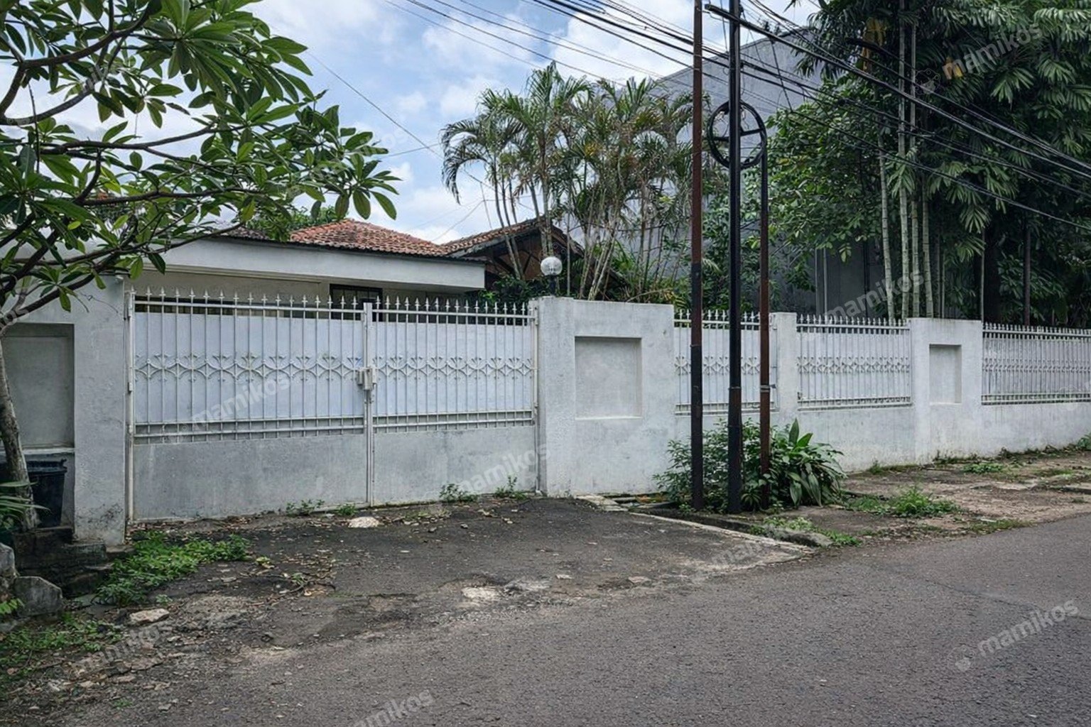 Rumah Sertifikat SHM 3 Kamar Tidur 3 Kamar Mandi Kemang Jakarta Selatan