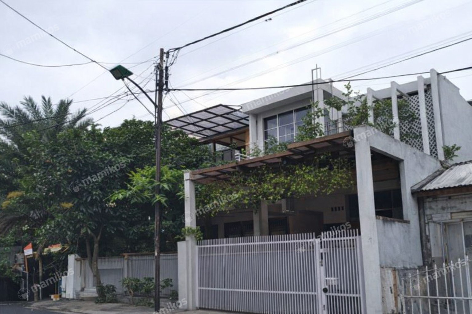 Rumah Sertifikat SHM 5 Kamar Tidur 6 Kamar Mandi Duren Sawit Jakarta Timur