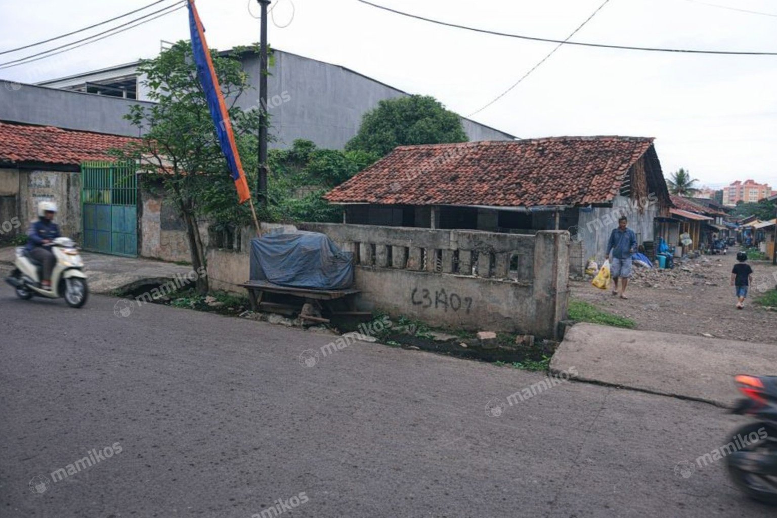 Rumah Sertifikat SHM 5 Kamar Tidur 3 Kamar Mandi Jembatan Besi Jakarta Barat