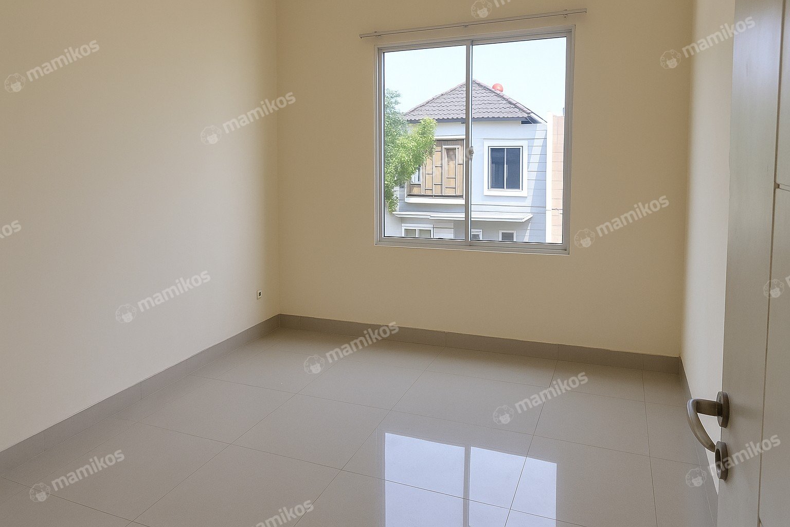 Rumah Sertifikat SHM 3 Kamar Tidur 3 Kamar Mandi Green Lake City Jakarta Barat