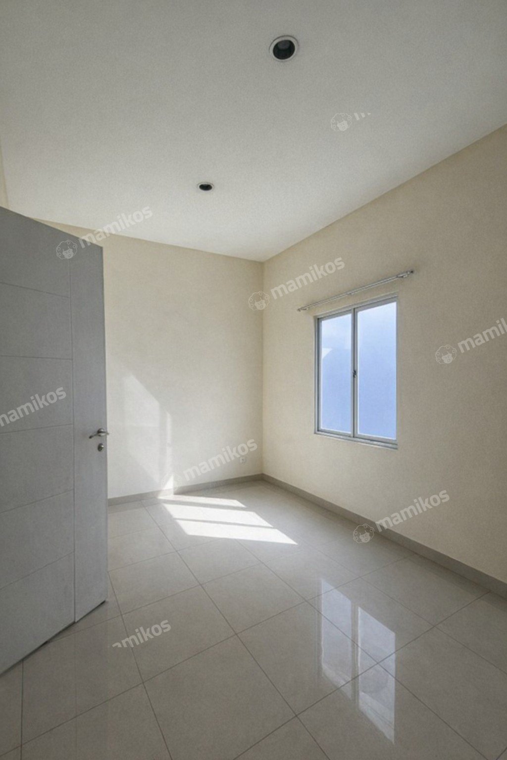 Rumah Sertifikat SHM 3 Kamar Tidur 3 Kamar Mandi Green Lake City Jakarta Barat - Photo 2
