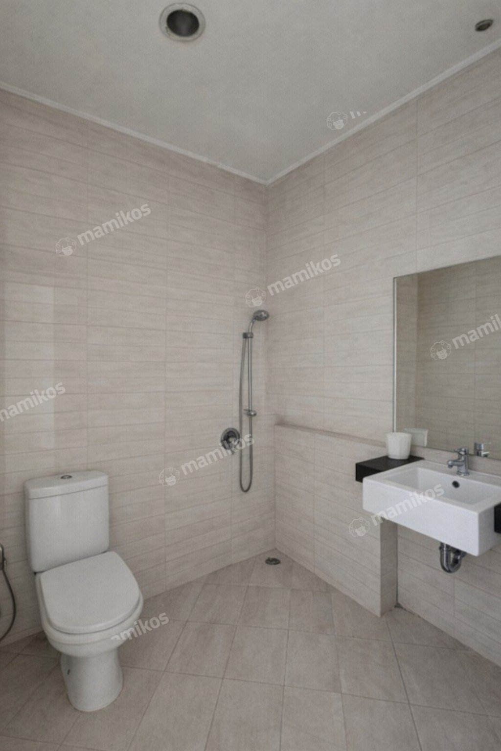 Rumah Sertifikat SHM 3 Kamar Tidur 3 Kamar Mandi Green Lake City Jakarta Barat - Photo 3