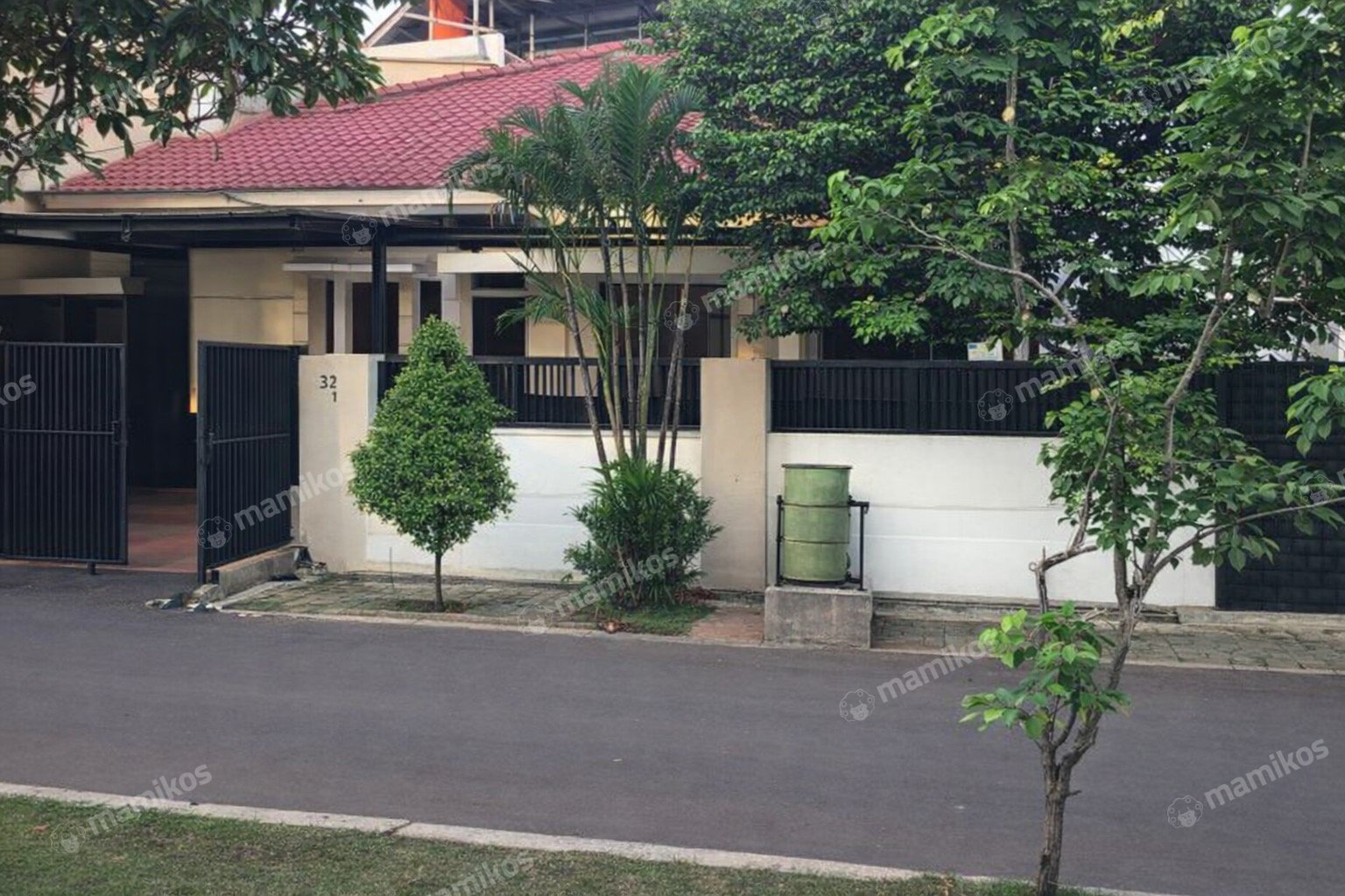 Rumah Sertifikat SHM 4 Kamar Tidur 4 Kamar Mandi Joglo Jakarta Barat