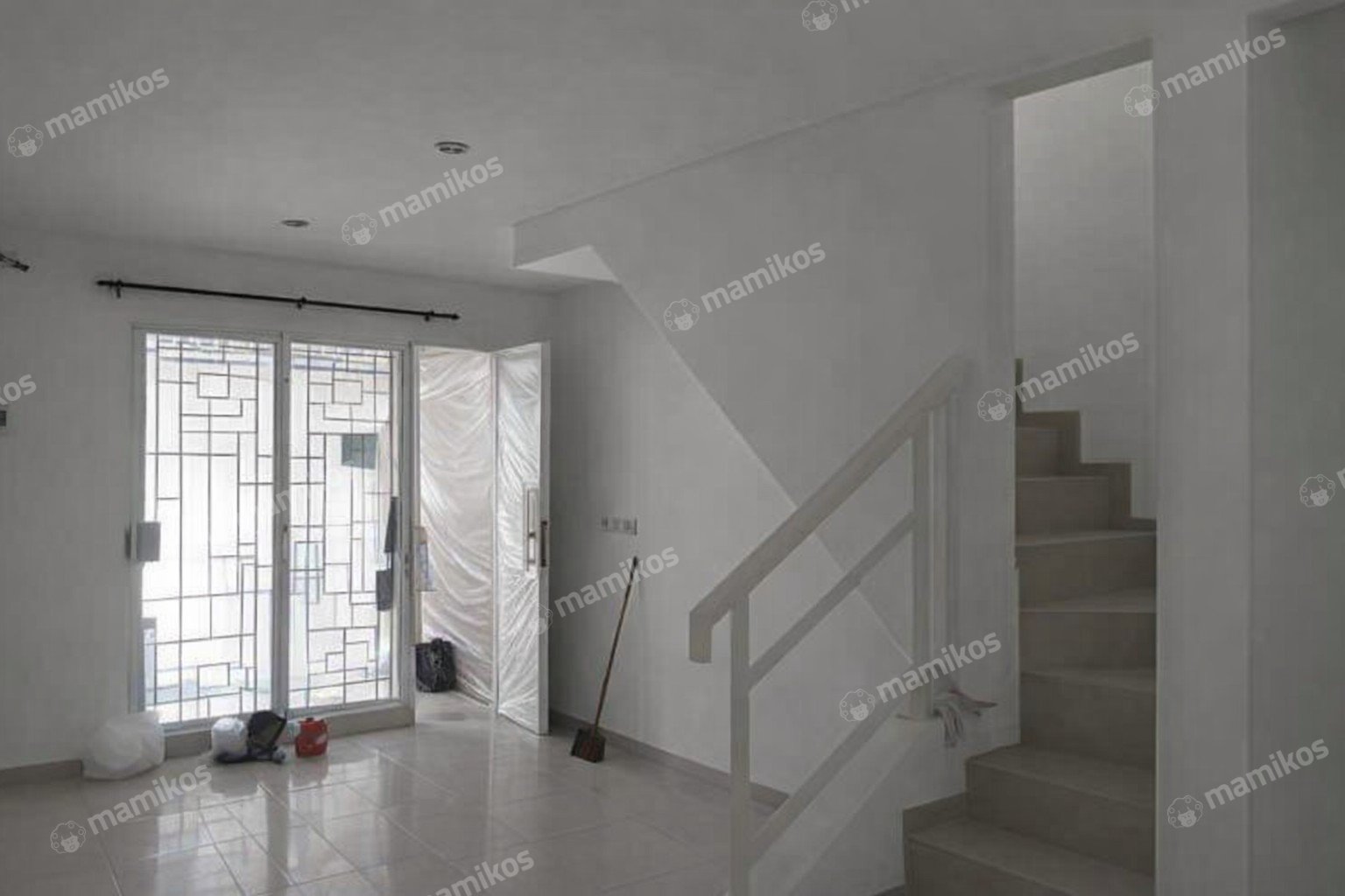 Rumah Sertifikat PPJB 2 Kamar Tidur 2 Kamar Mandi Taman Surya Jakarta Barat