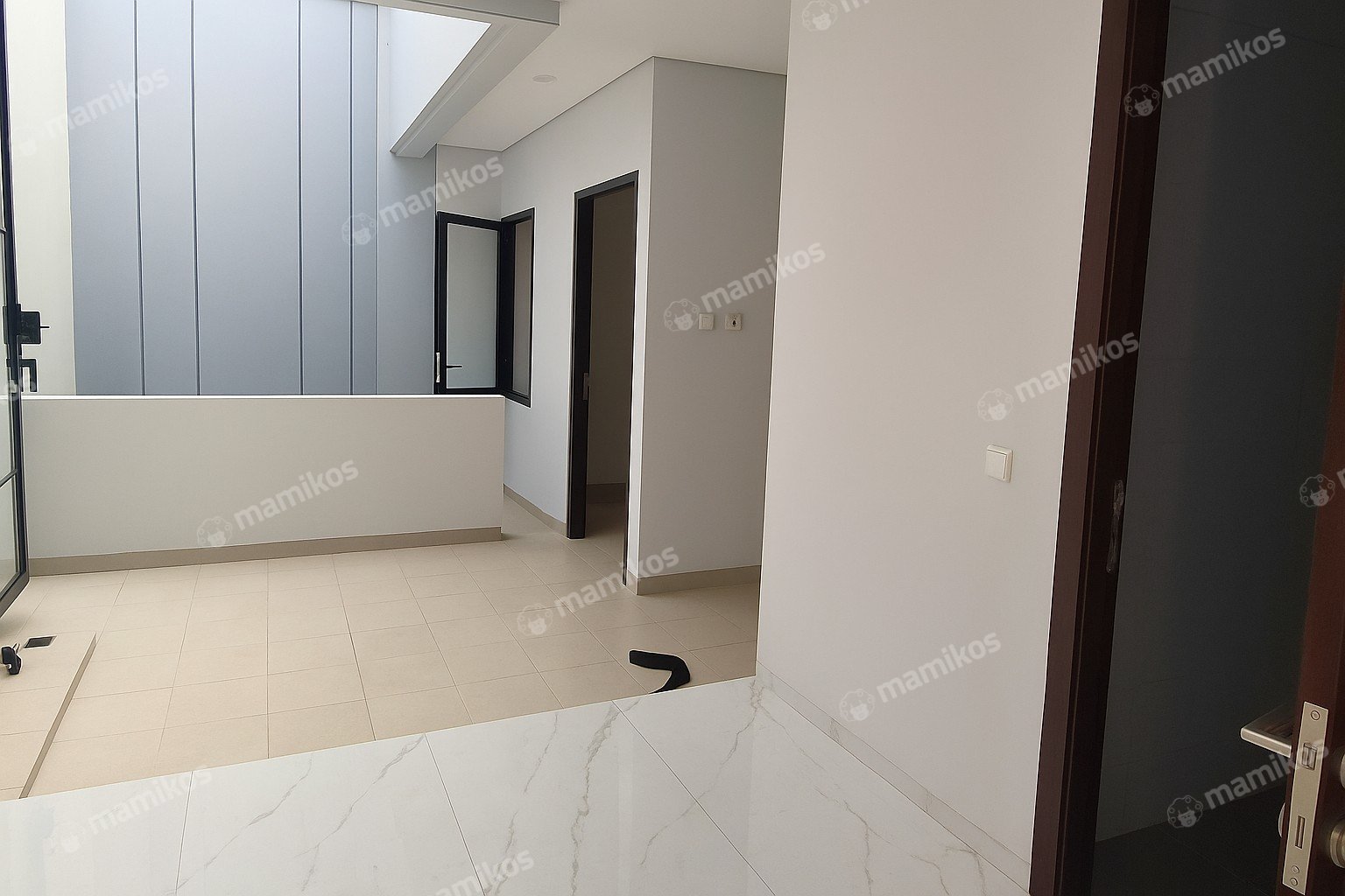 Rumah Sertifikat SHM 4 Kamar Tidur 4 Kamar Mandi Sunrise Garden Jakarta Barat - Photo 4