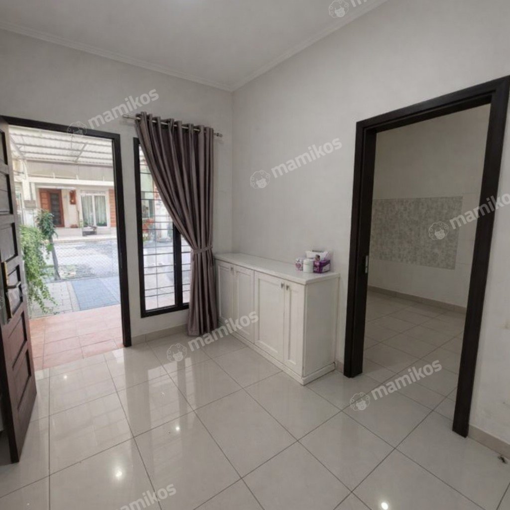 Rumah Sertifikat SHM 5 Kamar Tidur 3 Kamar Mandi Green Lake City Jakarta Barat - Photo 2