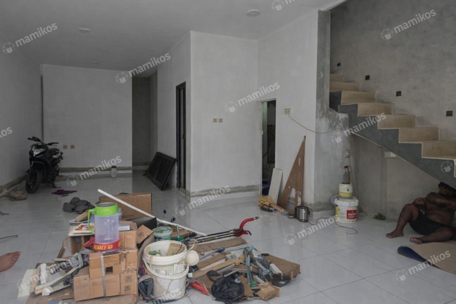 Rumah Sertifikat SHM 4 Kamar Tidur 3 Kamar Mandi Taman Ratu Jakarta Barat