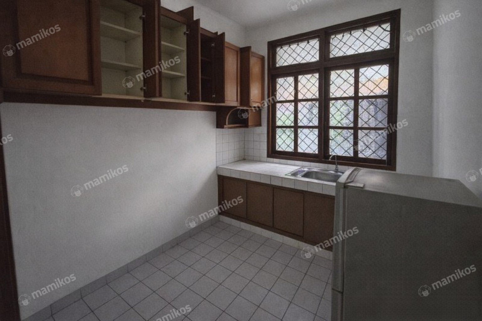 Rumah Sertifikat SHM 3 Kamar Tidur 3 Kamar Mandi Cirendeu Jakarta Selatan - Photo 4